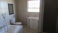 Bathroom 2 of property in Vaal Oewer