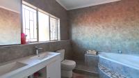 Main Bathroom - 9 square meters of property in Claremont