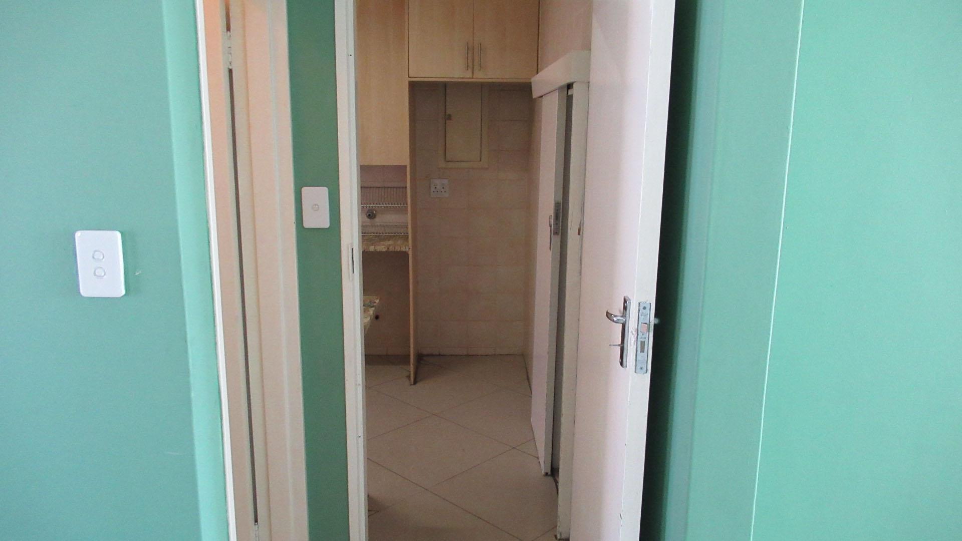 Spaces - 17 square meters of property in Kew