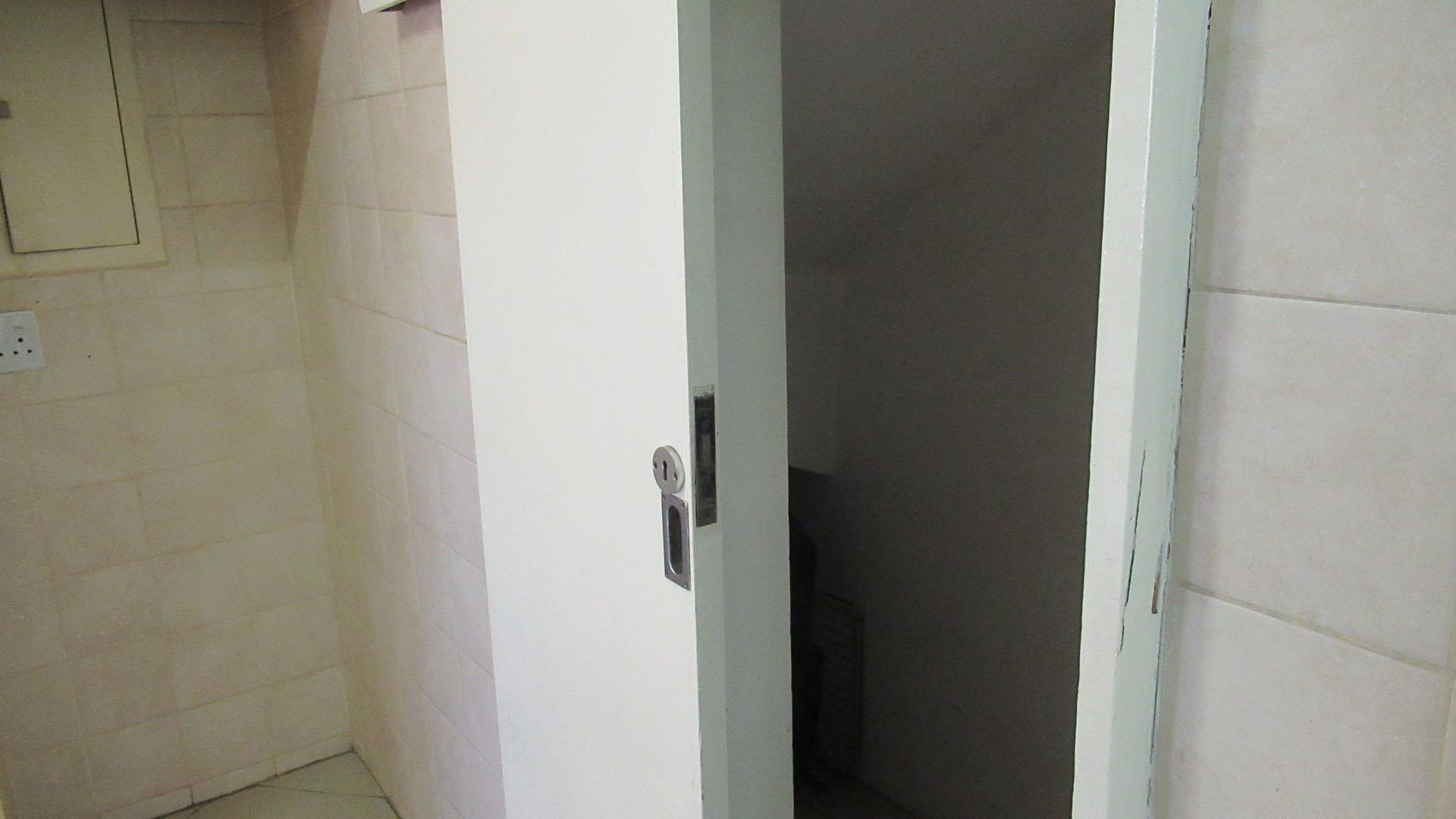 Kitchen - 12 square meters of property in Kew