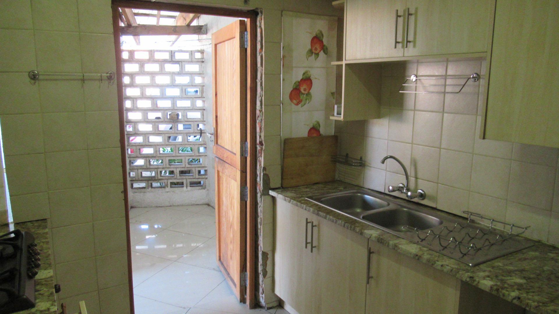 Kitchen - 12 square meters of property in Kew