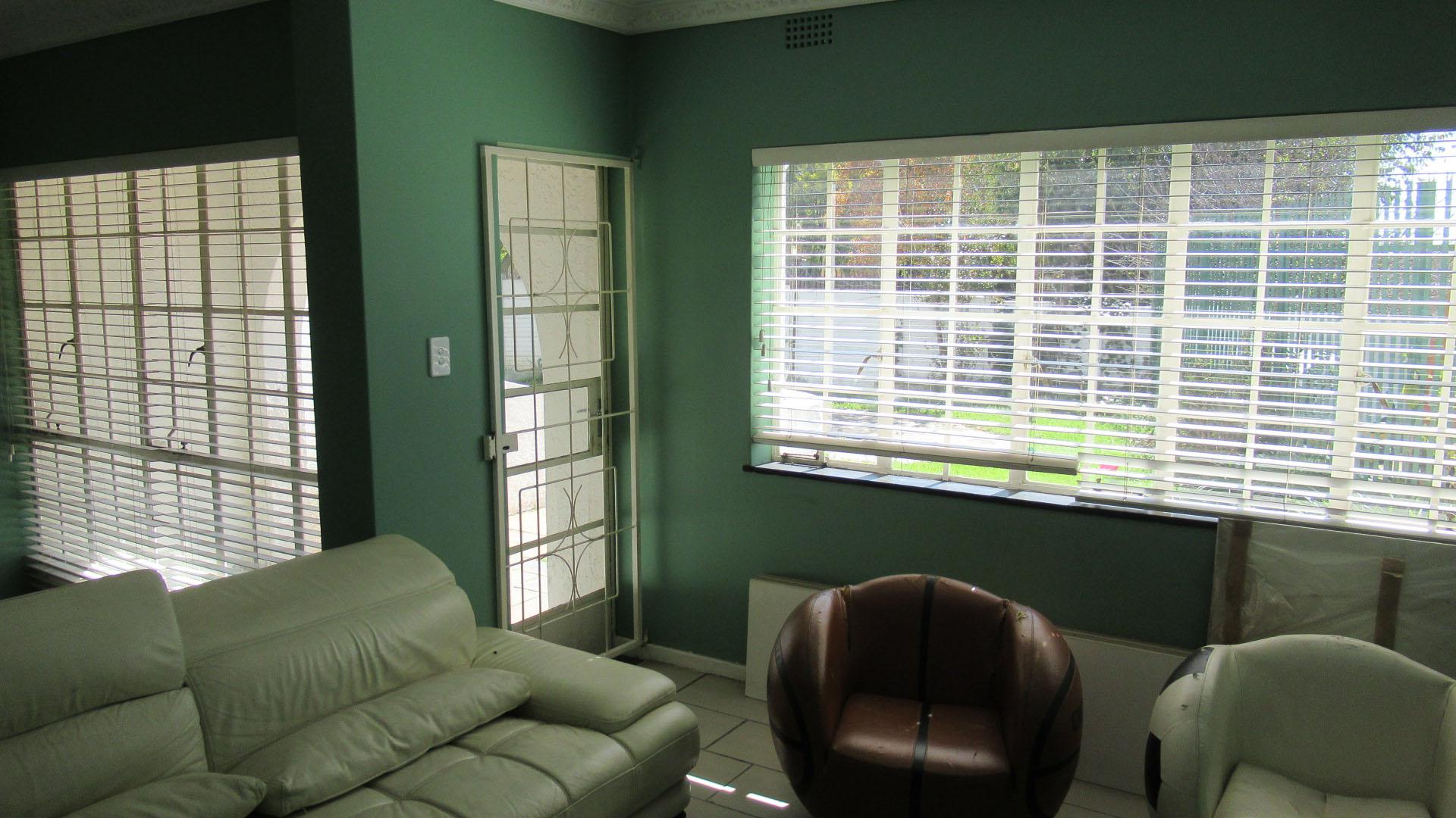 Lounges - 30 square meters of property in Kew