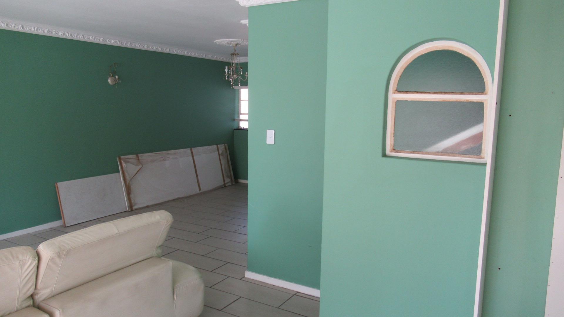 Lounges - 30 square meters of property in Kew