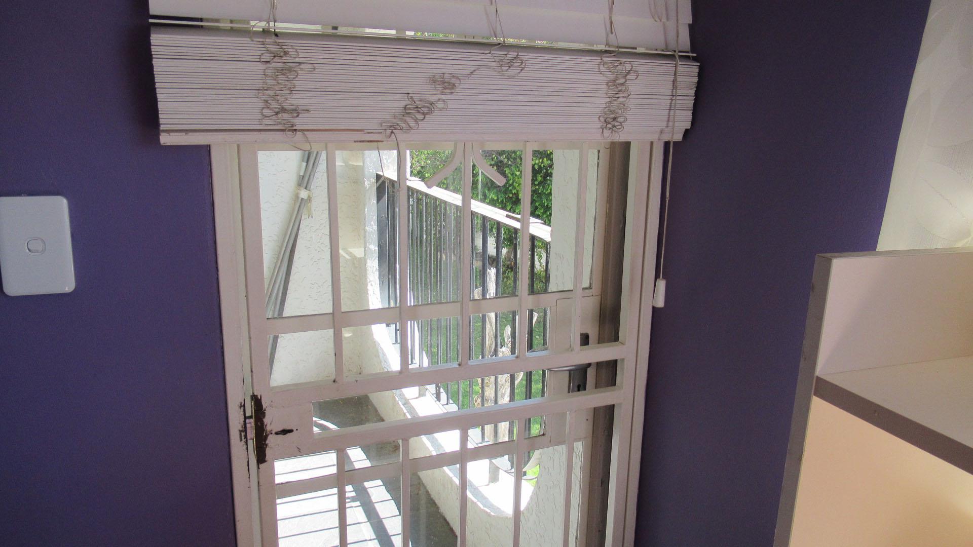 Main Bedroom - 23 square meters of property in Kew