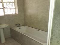 Bathroom 1 of property in Grantham Park