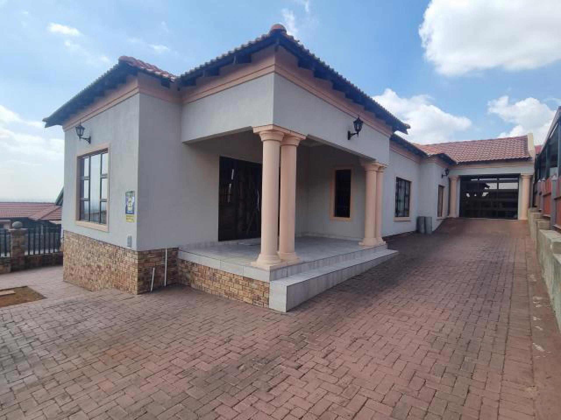 Front View of property in Tlhabane West