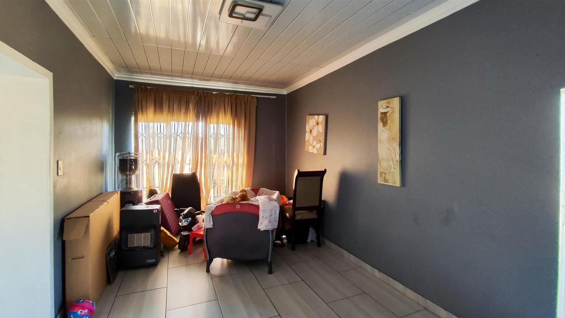 Spaces - 31 square meters of property in Sharon Park