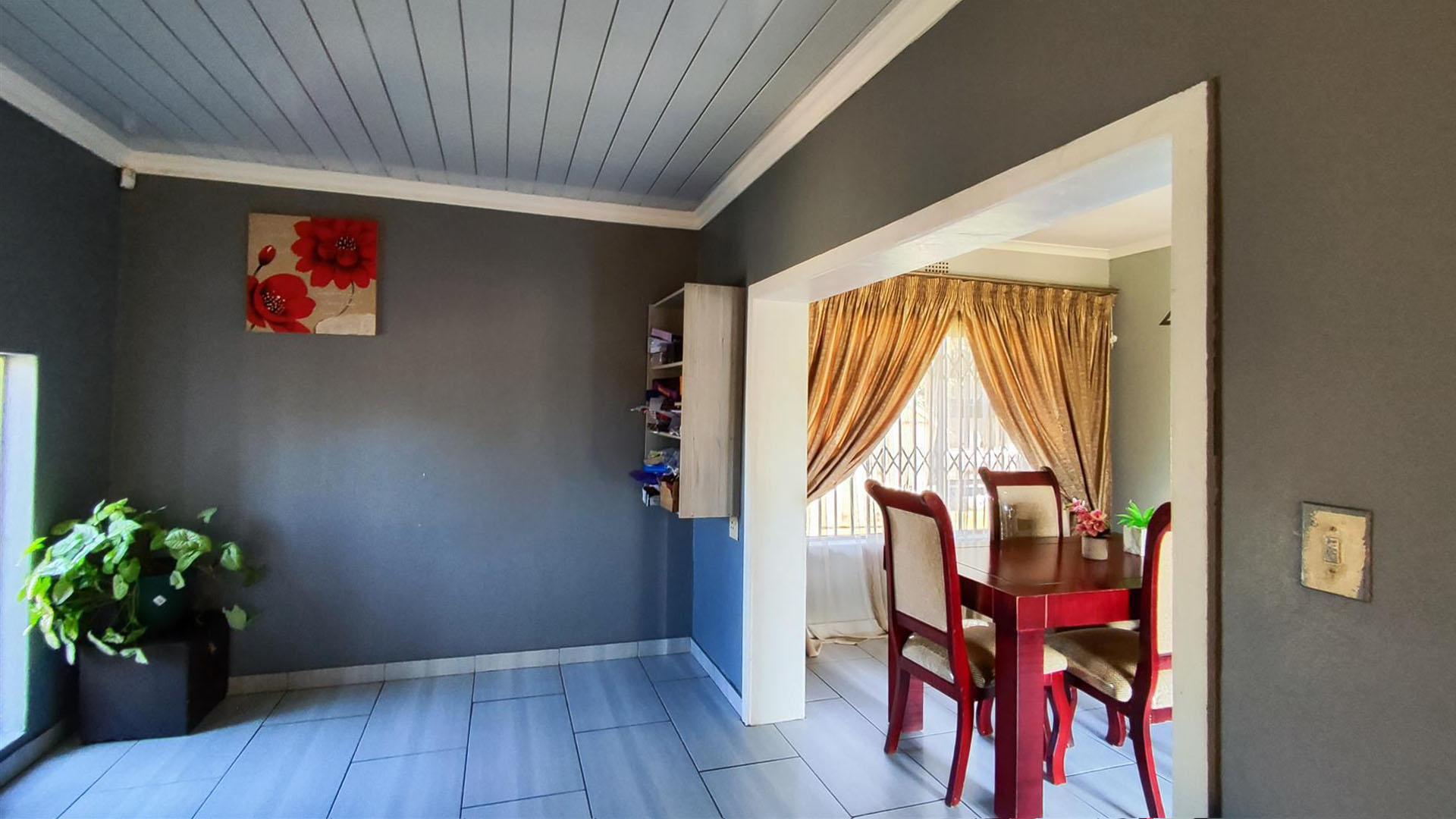 Spaces - 31 square meters of property in Sharon Park