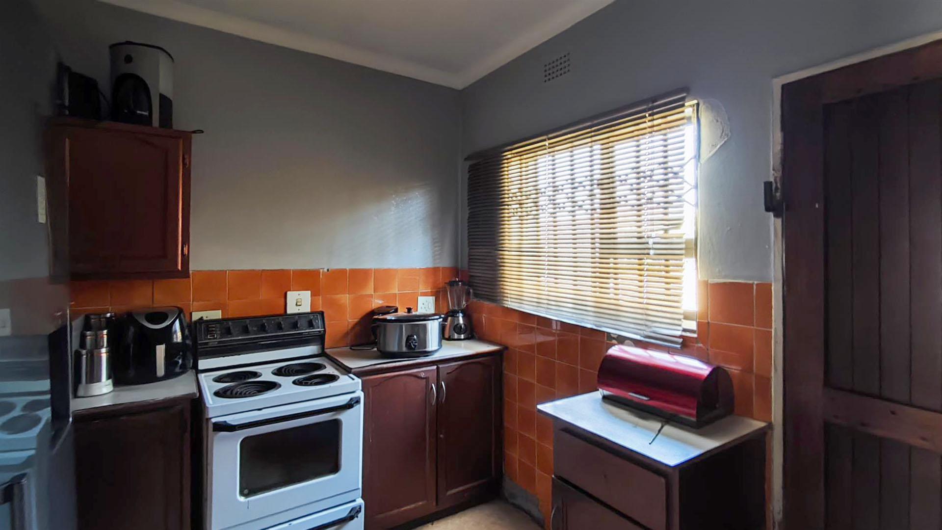 Kitchen - 12 square meters of property in Sharon Park