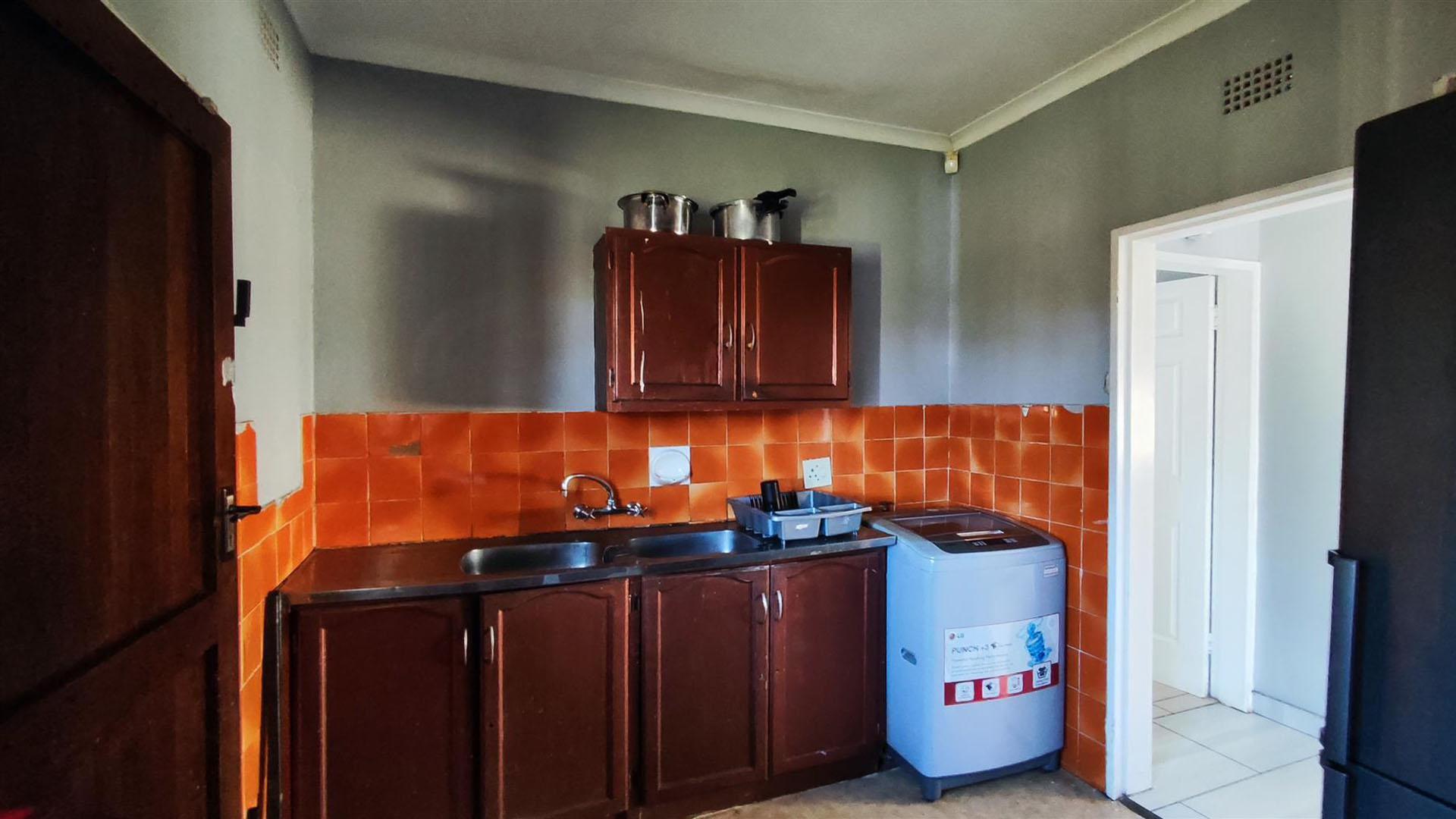 Kitchen - 12 square meters of property in Sharon Park