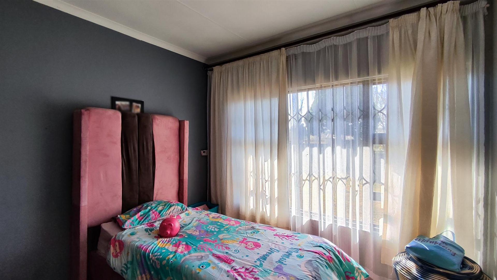 Bed Room 2 - 13 square meters of property in Sharon Park