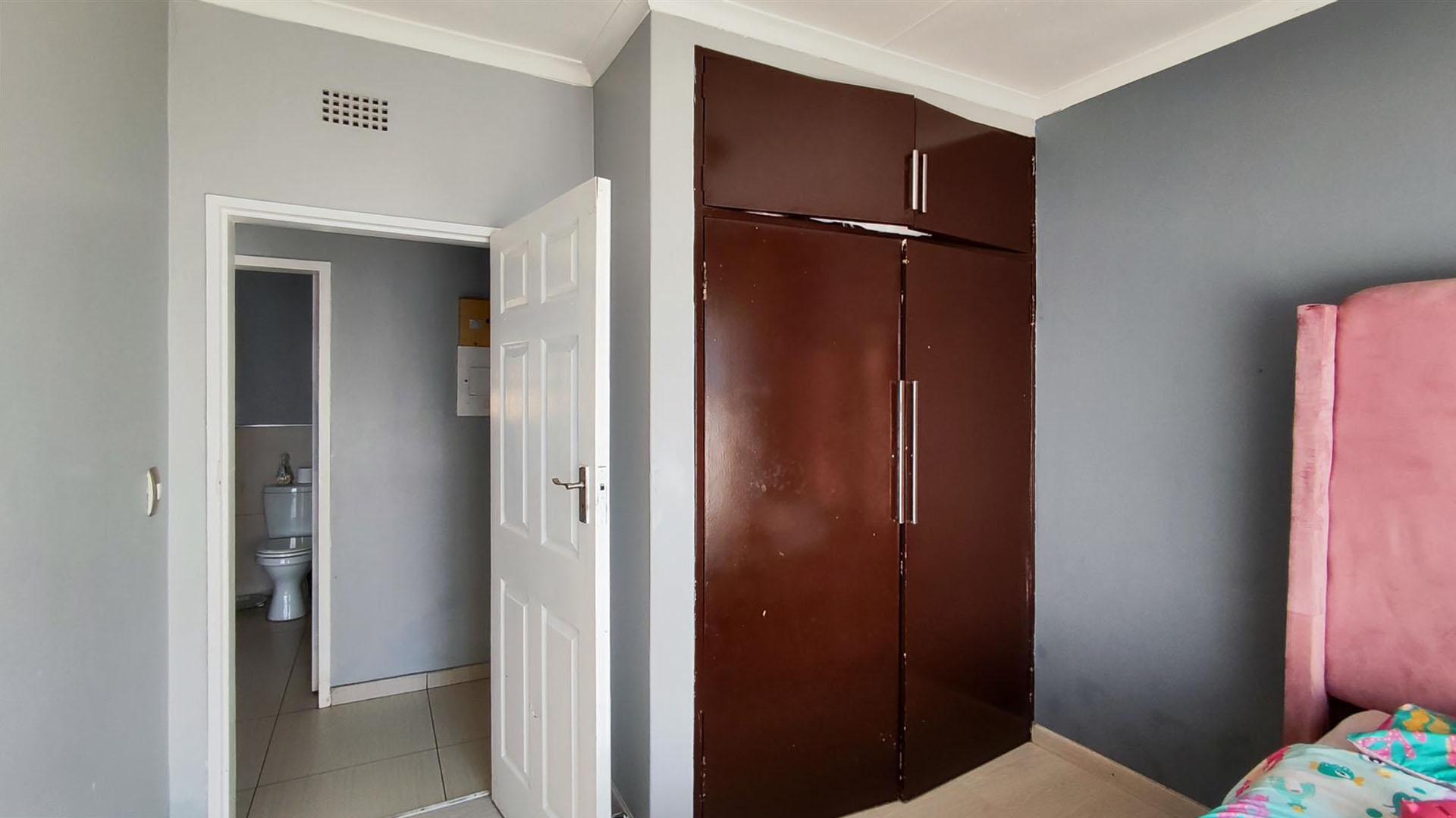 Bed Room 2 - 13 square meters of property in Sharon Park