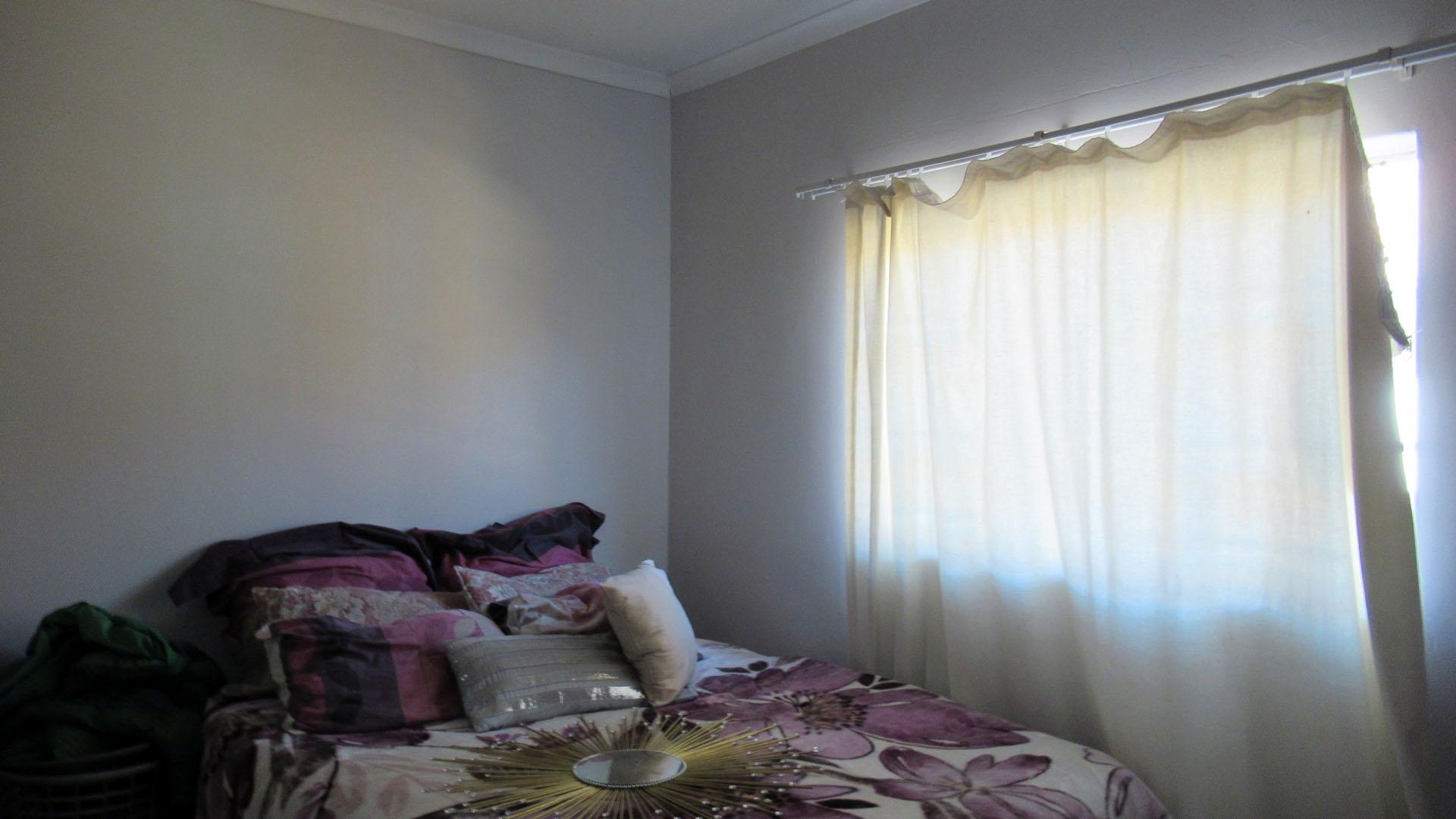 Bed Room 1 - 12 square meters of property in Rustenburg