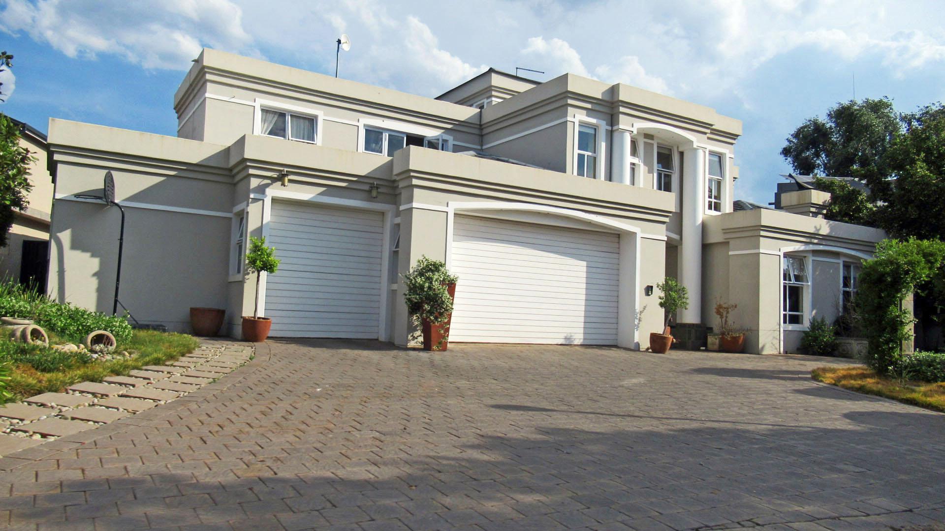 Front View of property in Silver Lakes Golf Estate