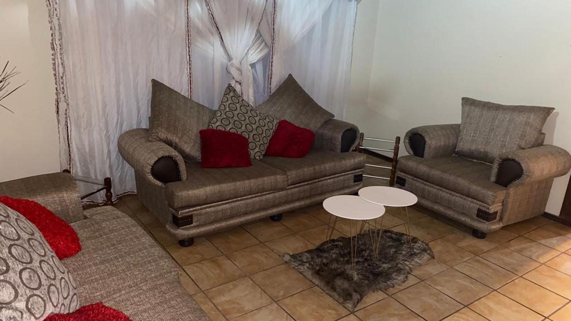 Lounges of property in Declercqville