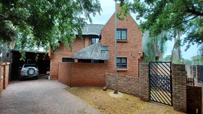 4 Bedroom House for Sale For Sale in Doornpoort - Private Sale - MR508523