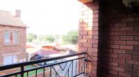 Balcony - 6 square meters of property in Karenpark