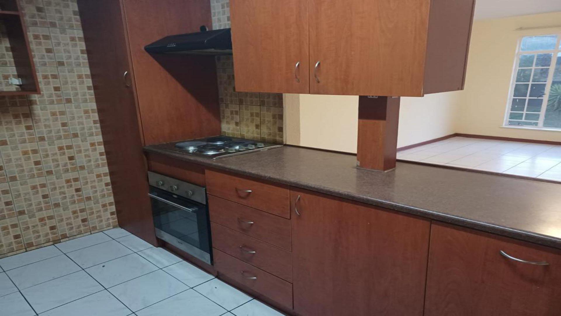 Kitchen - 13 square meters of property in Krugersdorp