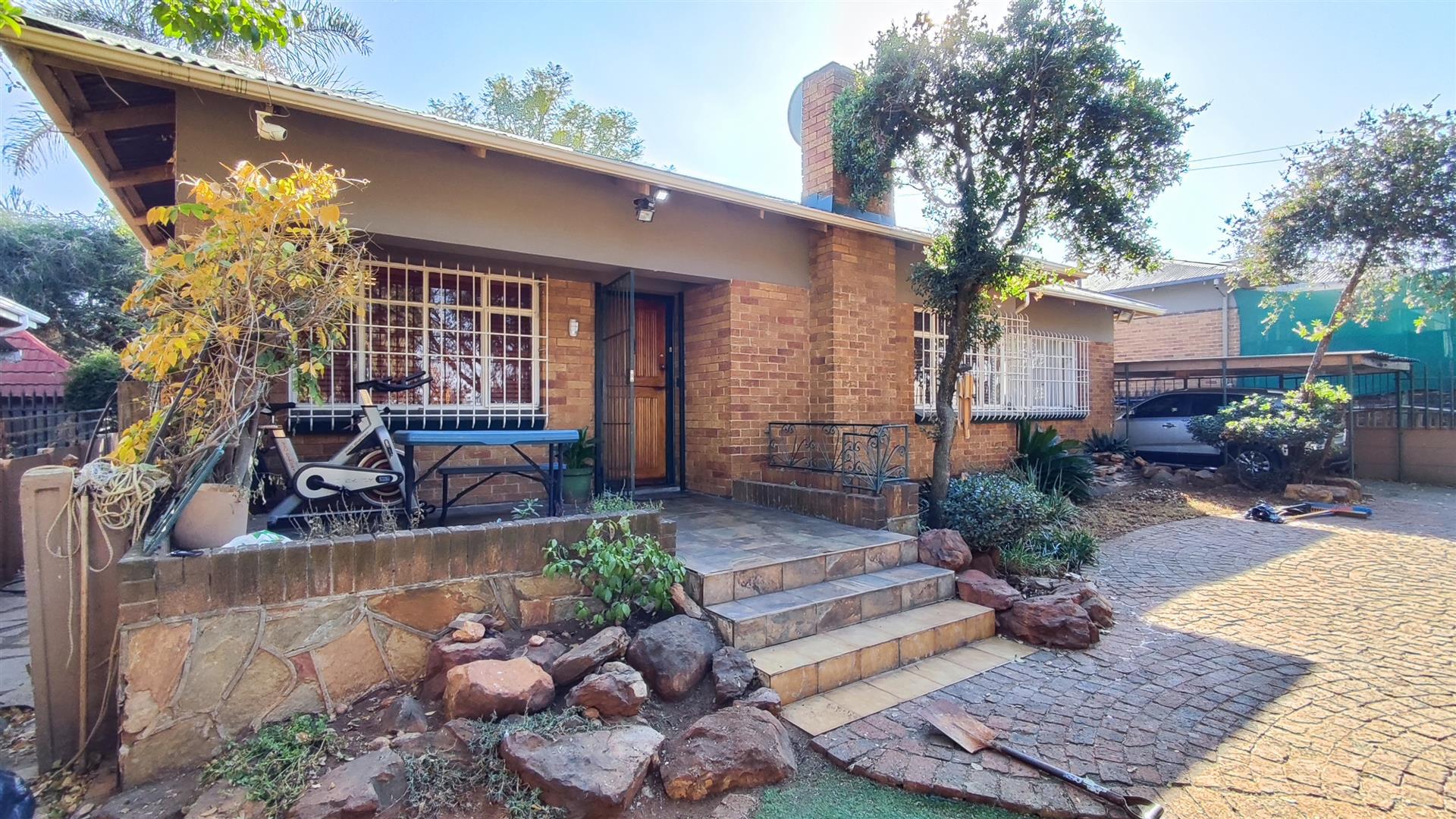 Front View of property in Symhurst