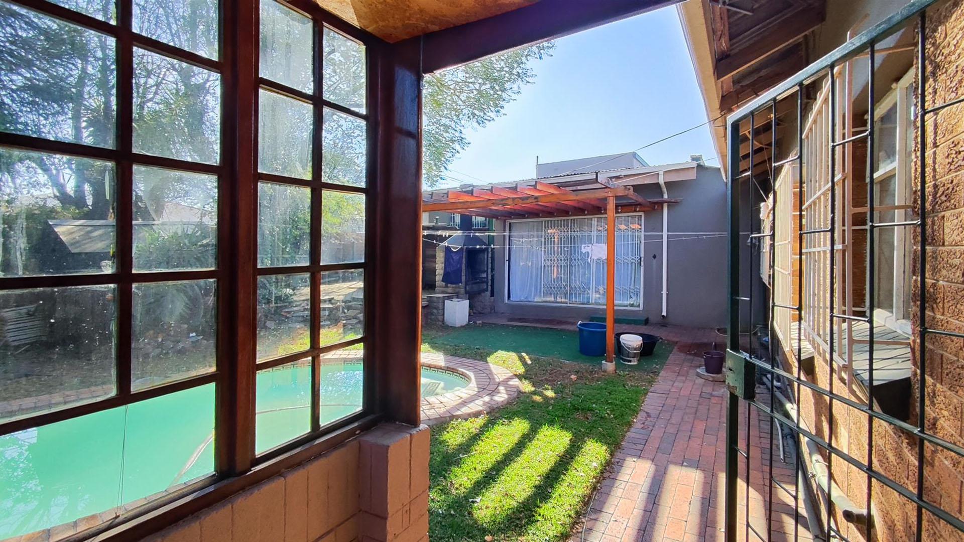 Rooms - 21 square meters of property in Symhurst