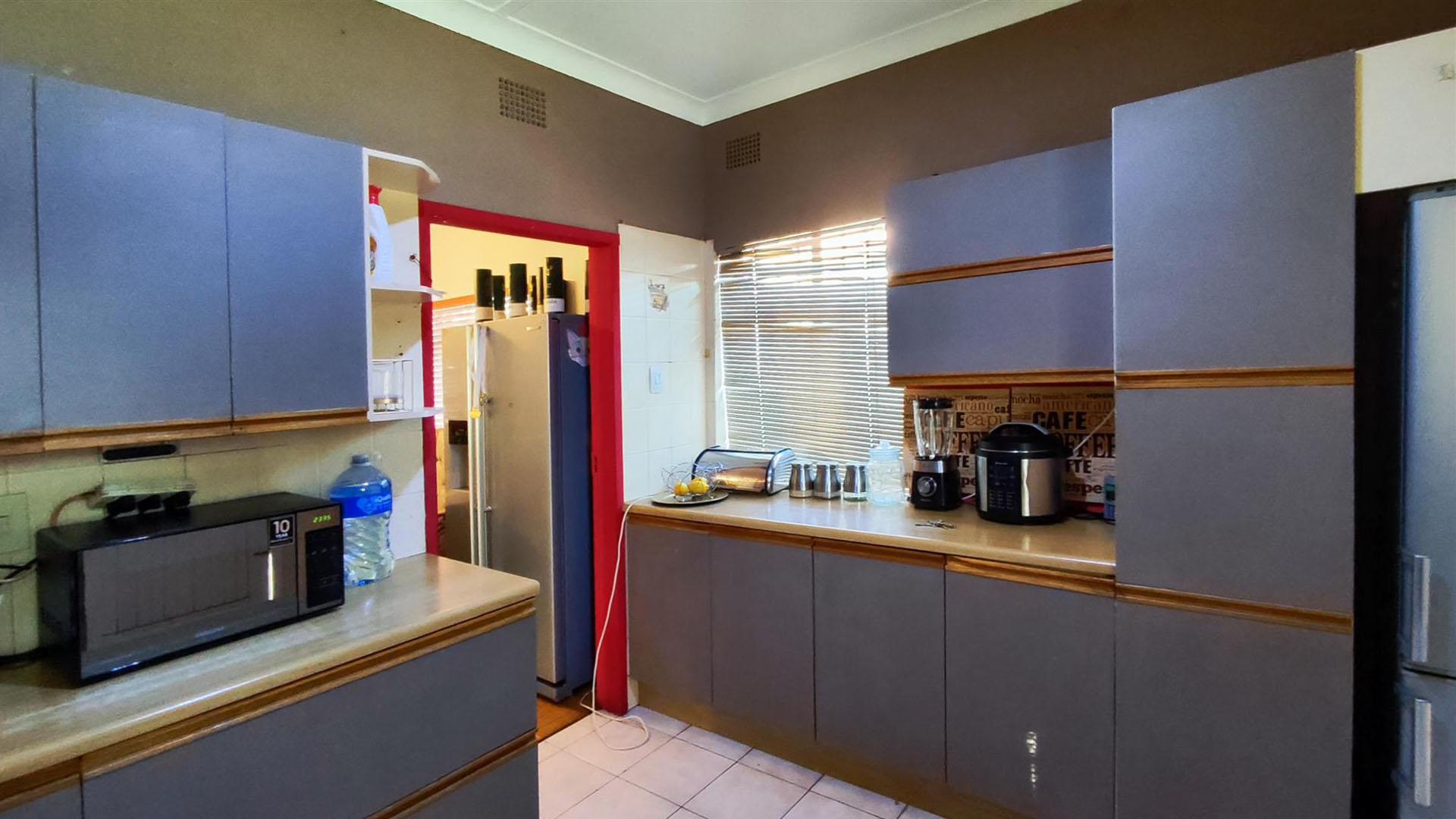 Kitchen - 12 square meters of property in Symhurst