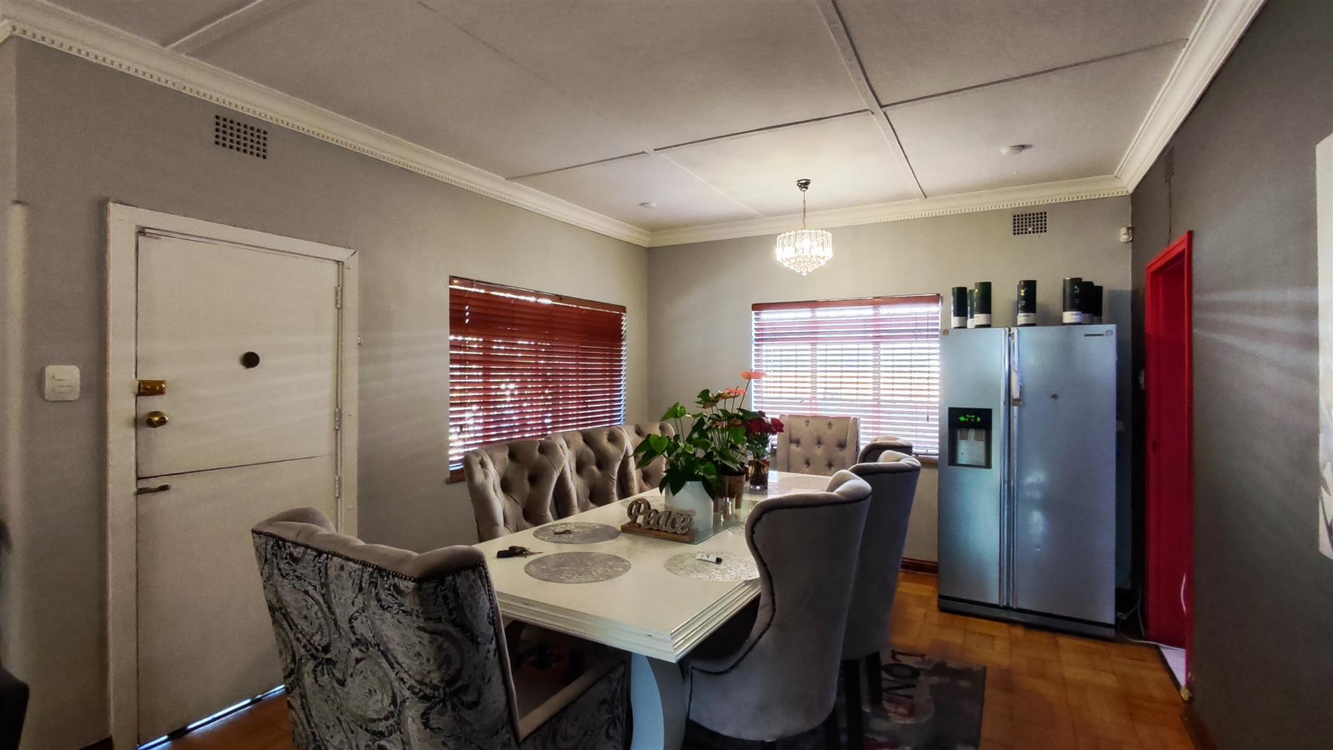 Dining Room - 22 square meters of property in Symhurst