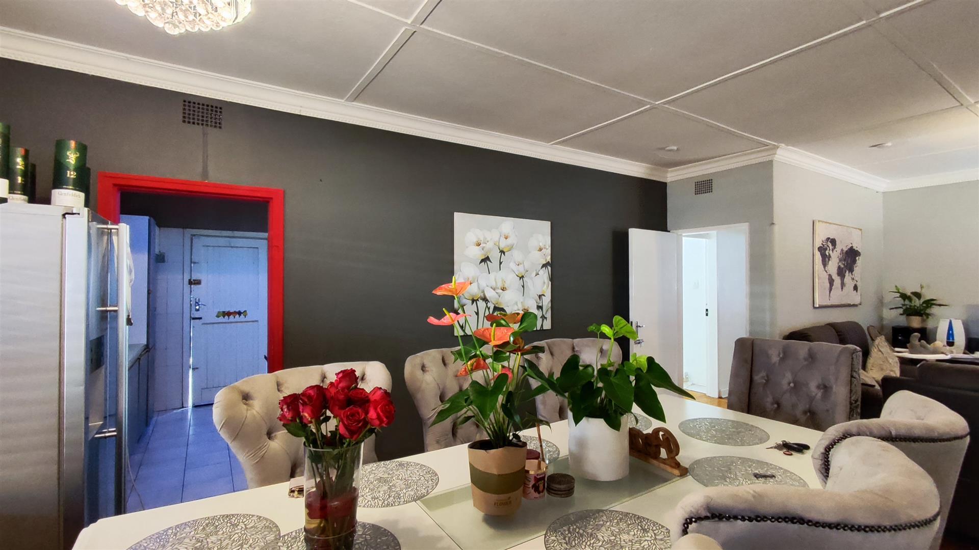 Dining Room - 22 square meters of property in Symhurst