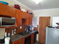 Kitchen - 9 square meters of property in Vaalpark