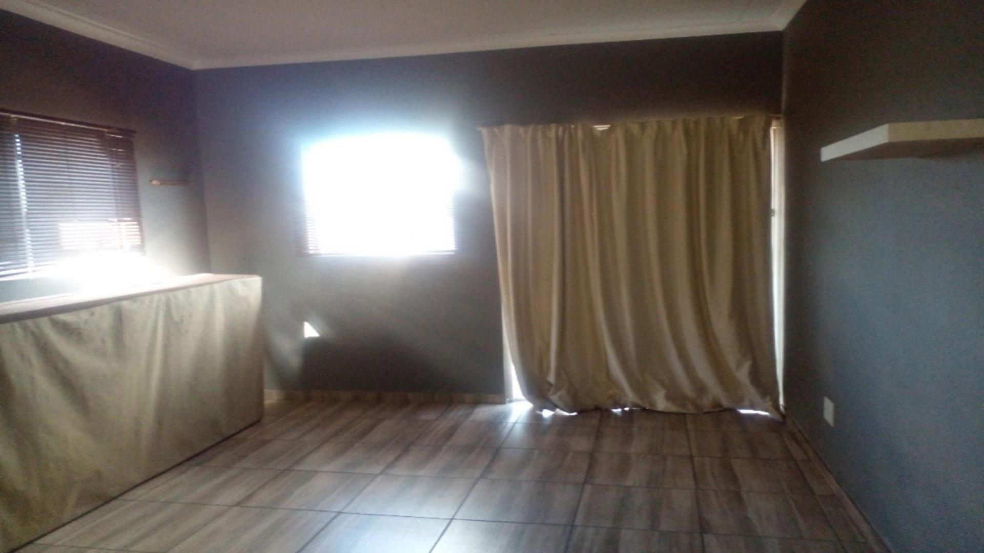 Bed Room 2 of property in Aerorand