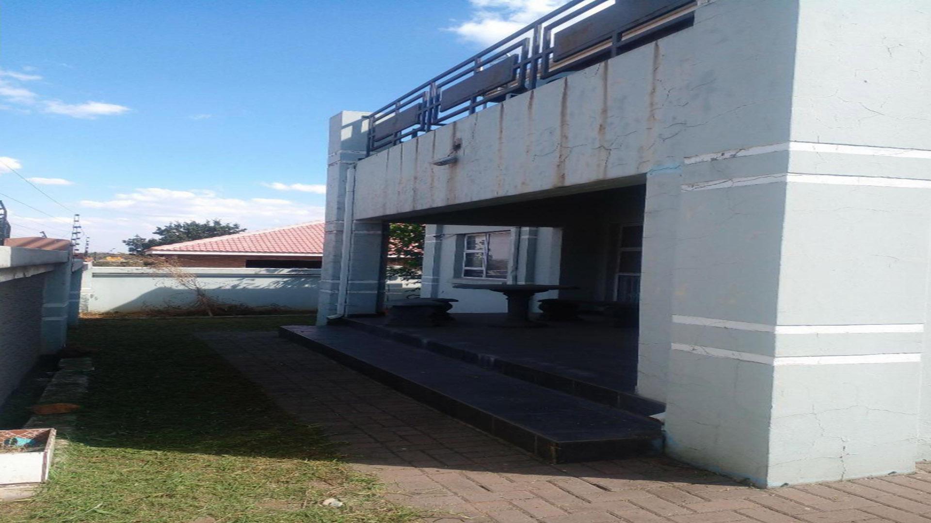 Backyard of property in Aerorand