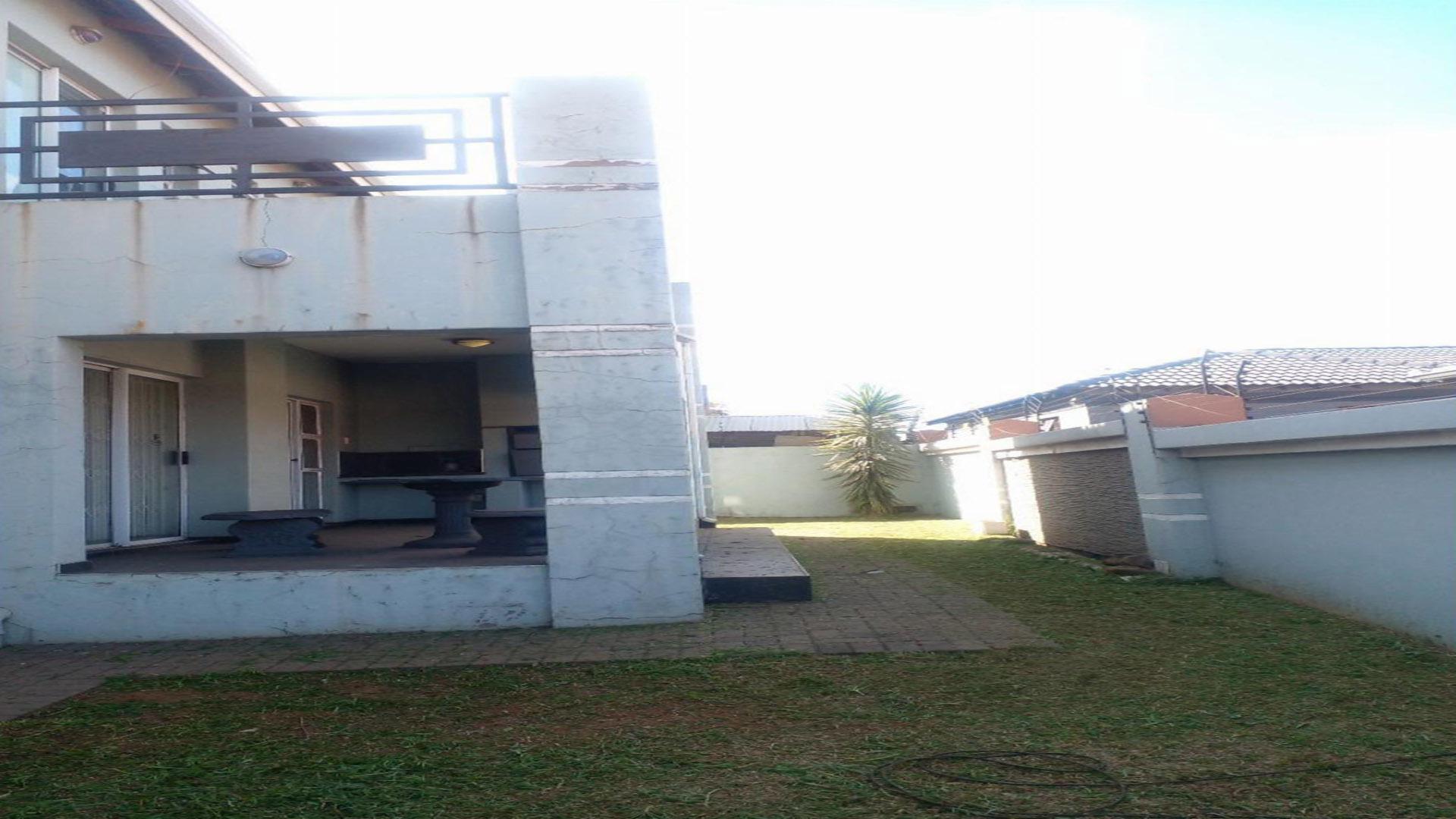 Backyard of property in Aerorand