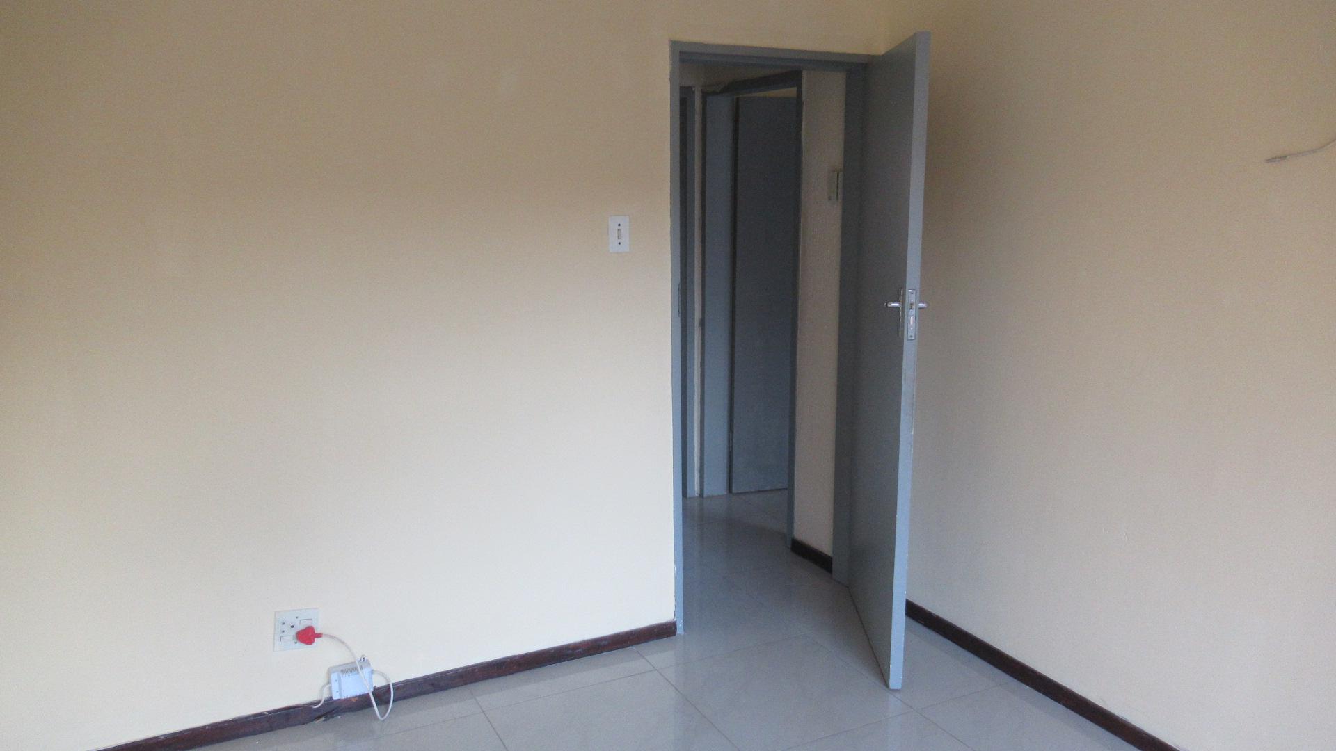 Bed Room 2 - 9 square meters of property in Helikon Park