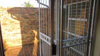 Patio - 9 square meters of property in Helikon Park