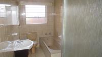 Main Bathroom - 5 square meters of property in Helikon Park