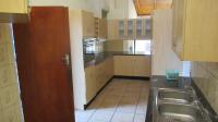 Kitchen - 16 square meters of property in Helikon Park