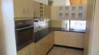 Kitchen - 16 square meters of property in Helikon Park