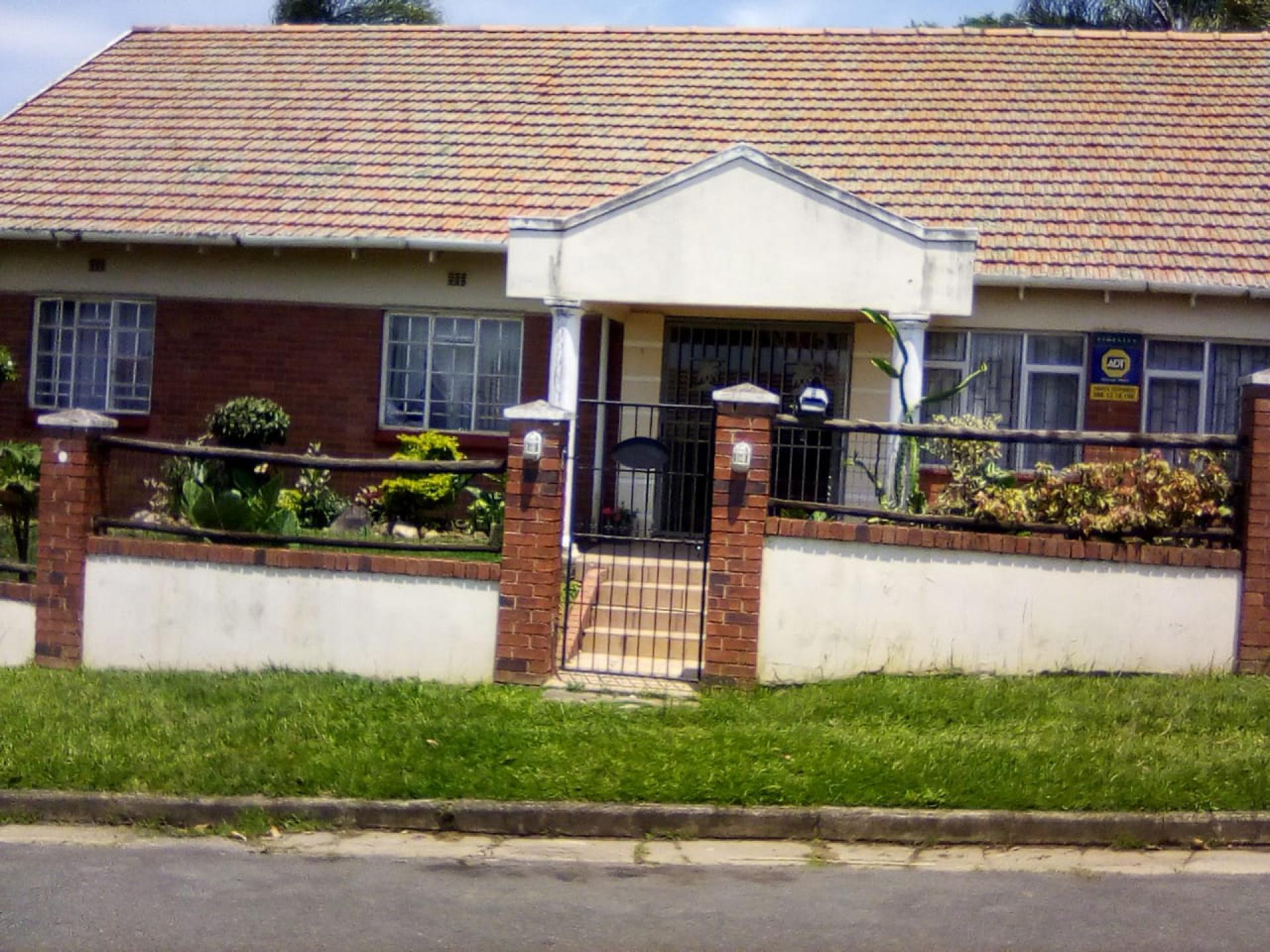 3 Bedroom House to Rent in Queensburgh Property to rent