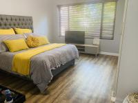 Main Bedroom of property in Barbeque Downs
