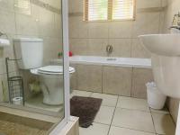 Bathroom 1 of property in Barbeque Downs