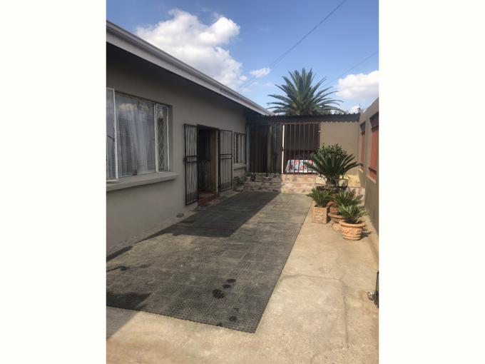 4 Bedroom House for Sale For Sale in Roodepoort - MR509441