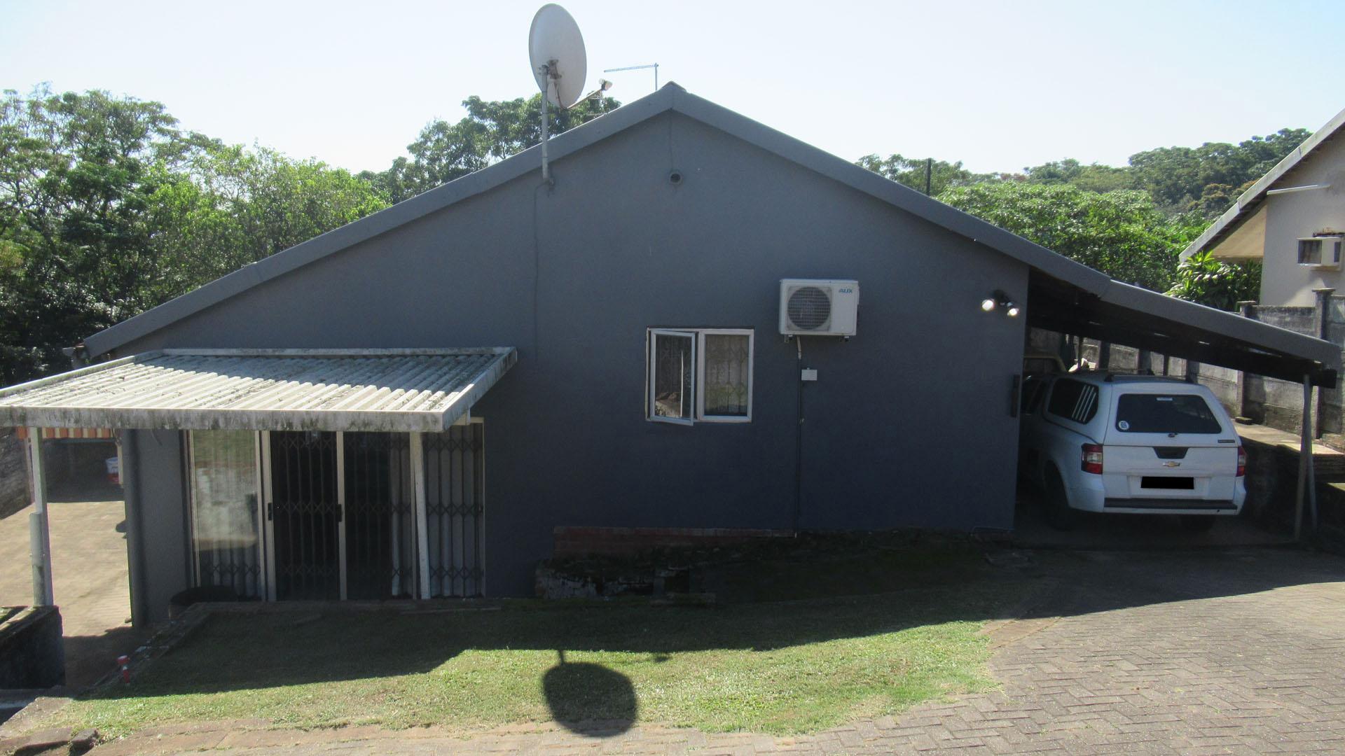 Front View of property in Montclair (Dbn)