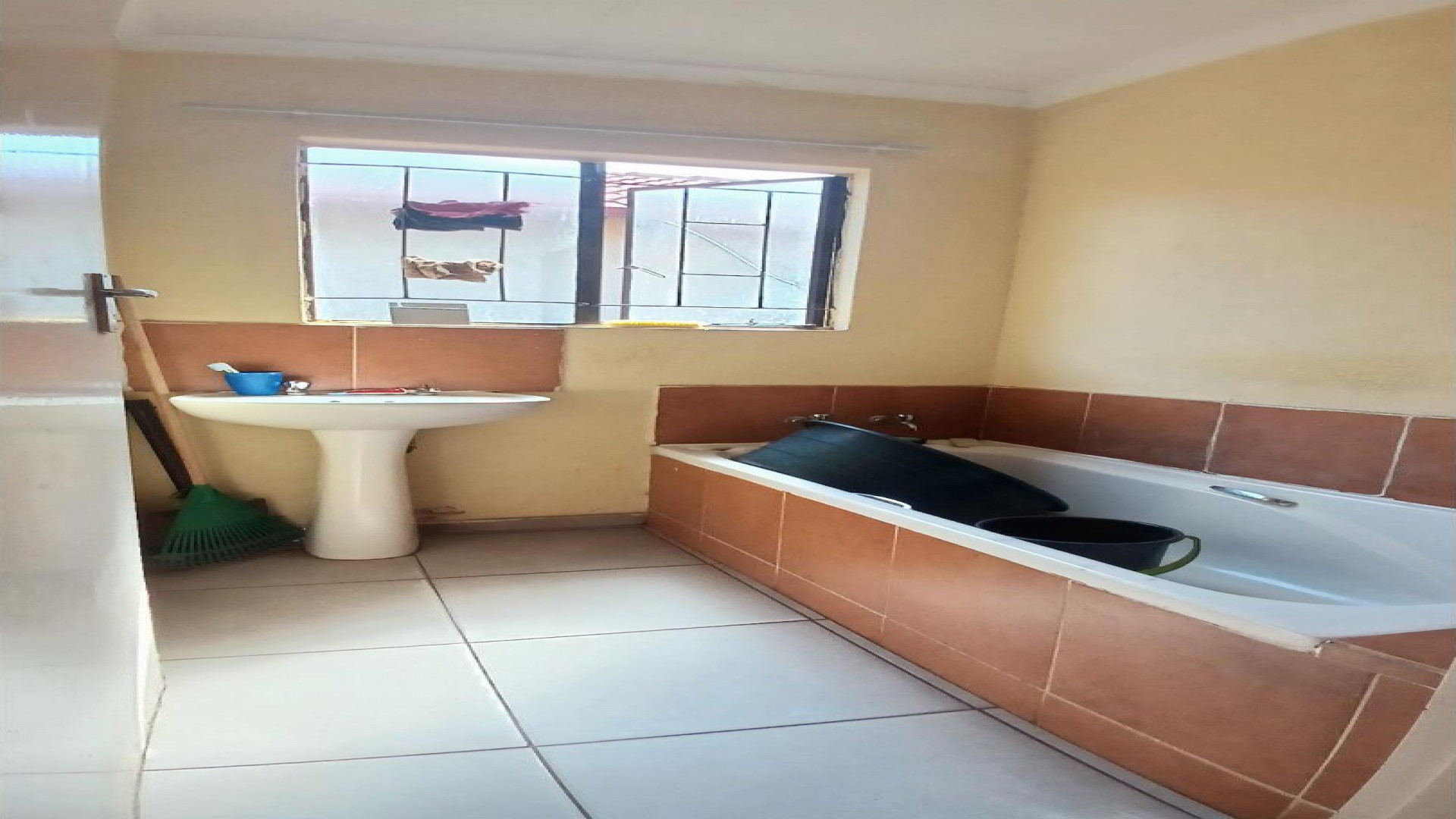 Bathroom 1 of property in Soshanguve East