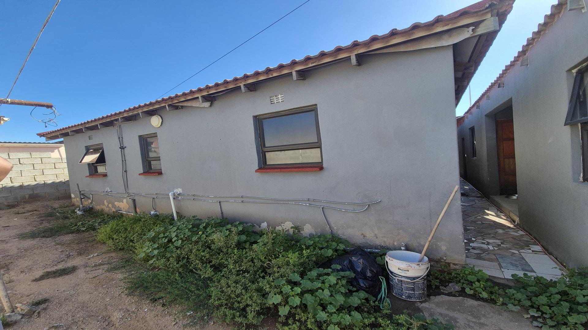 Backyard of property in Ibhayi (Zwide)