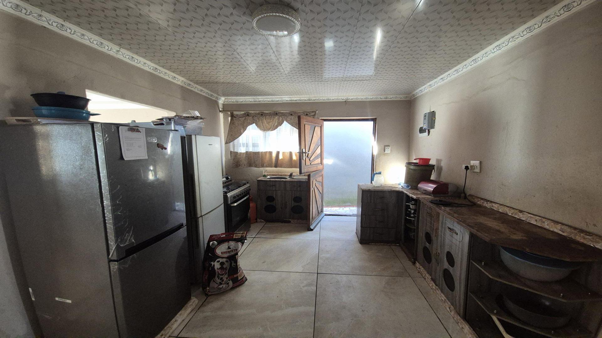 Kitchen of property in Ibhayi (Zwide)
