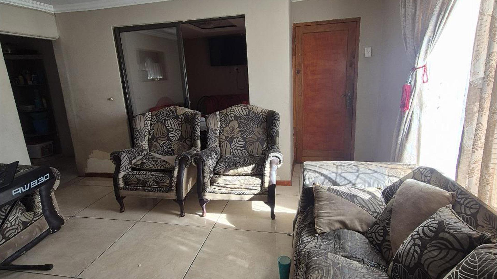 Lounges of property in Ibhayi (Zwide)
