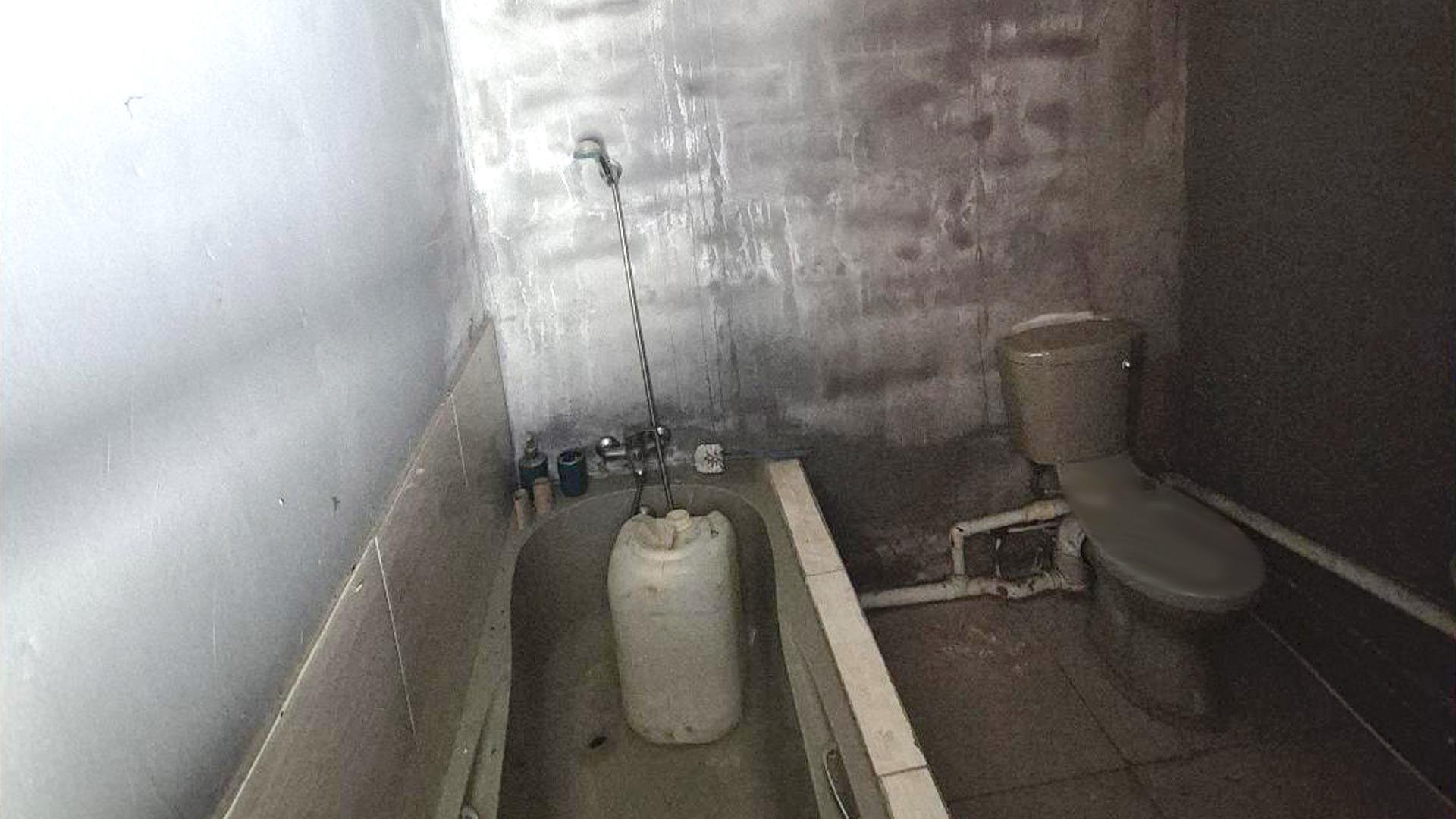 Bathroom 1 of property in Ibhayi (Zwide)