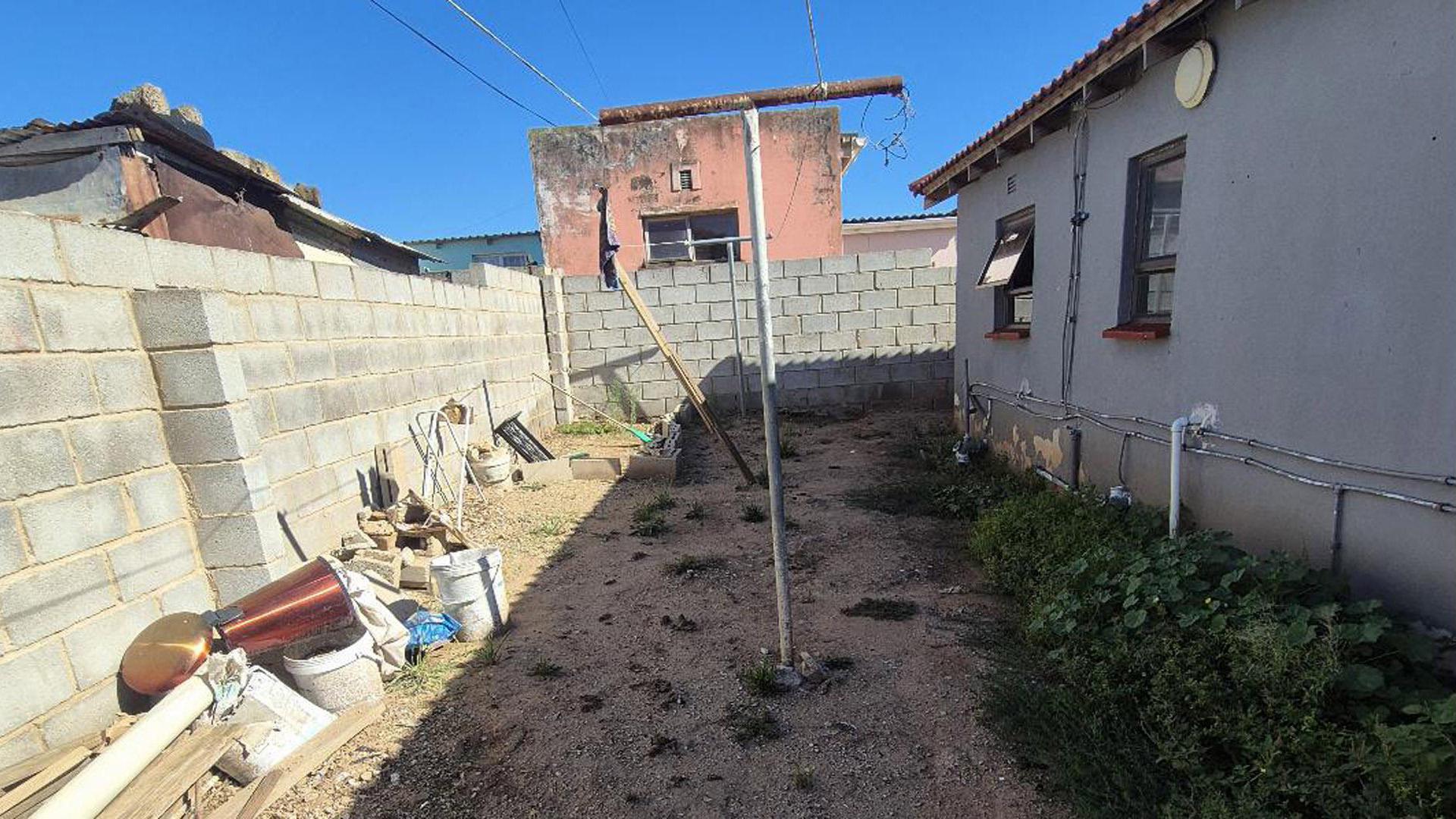 Backyard of property in Ibhayi (Zwide)
