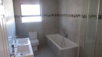 Bathroom 2 - 9 square meters of property in Fourways