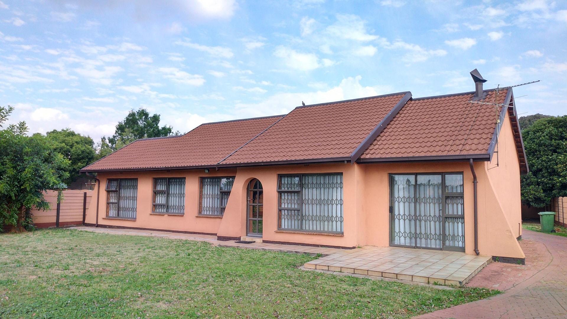 Front View of property in Mayberry Park