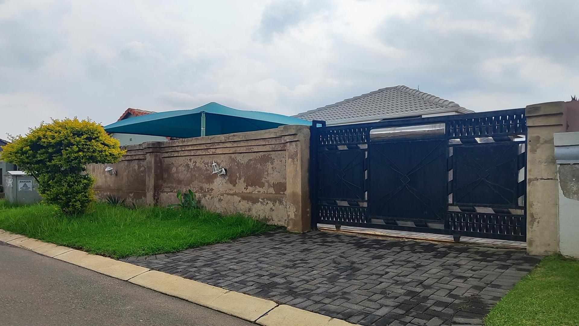 Front View of property in Crystal Park